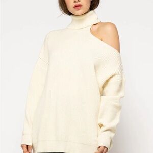 (S-M) NWT white cream cold Shoulder Cut-Out Turtleneck ribbed knit Sweater
